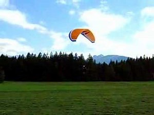 Gleitschirm Landung nähe Tegelberg