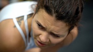 Juju Fitcats on Instagram: "Crossfit Moment. 🇫🇷 Les valeurs qui ne font que de grandir en moi, chaque jour, avec ce sport : le partage, le dépassement et l’acharnement. Je ne suis pas la meilleure (et je ne le serais jamais d’ailleurs) mais mon dieu comme j’aime le sentiment que je ressens après chaque WOD terminé, chaque barre validée, chaque mouvement amélioré, chaque perf augmentée.. Effort après effort, le travail paye et les progrès se font ressentir, doucement, mai