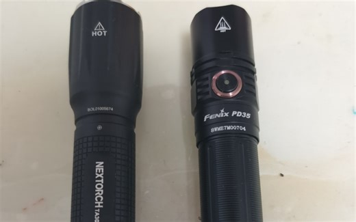 国产大牌军警手电大PK：纳丽德ta30VS菲尼克斯pd35 3.0 同级别战术小直筒详细对比。你更钟意谁？