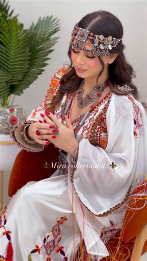 mira on Instagram: "La magnifique robe ✨CÉRÉMONIA ✨disponible chez mira collection dz pour vous sublimer je jour J 👌 Le pack : robe ceinture simple et agous plus châle le tout à 30000da Taille : standard ( 38/40/42) Adresse de la boutique : gps : mira collection dz Alger birtouta 2 eme boutique: mira collection Dz OULED fayet ☎️: +213 7 84485085 Mrahba bikoum ❤️"