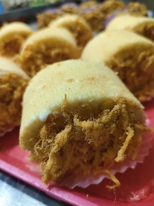 Chicken floss rolls bread recipe 11x15x1 trays sizes at 2 tray Yung gagamitin For mixture ✅ 12 PCs eggs (large)at separate the yolk at egg white 1/2 cup white sugar 1¹/3 cup cake flour 1/2 tbsp vanilla extract Bake 160°c for 20 to 25 minutes Filling ✅ 1/2 cup condensed milk 1/2 cup mayonnaise Add chicken floss Thank you #indayjonnatinapay #bakeryrecipes #chickenflossrollsrecipe | Inday Jonna Tinapay