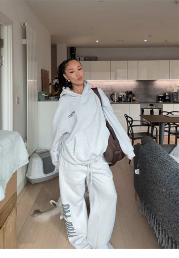 Lottie Hutton (@lottiehutton)’s videos with lauren hilll - MusicGoat