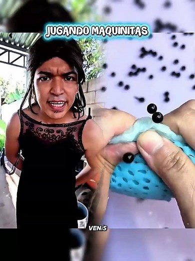 PLAYING SLOT MACHINES | SC ALFREDO LARIN