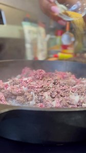 🔥 HOMEMADE HAMBURGER HELPER 🔥 ( Check out the full video recipe on my YouTube channel by clicking the link in my bio!) Some may call it a struggle meal, while others may say that this was a delicious part of their childhood…. Either way, when it all boils down to it, hamburger helper is an undefeated dinner winner! It’s cheap, easy to make, and when you make it from scratch, it tastes even 10x better! I paired mine with a salad and some homemade dinner rolls that I’ll be sharing soon! My mom n
