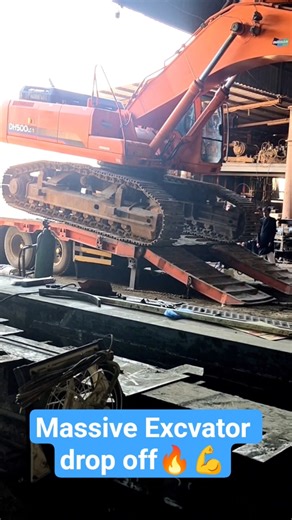 “Unloading a massive excvator machine from a heavy trailer 💪🔥”#shrts #prisma3d