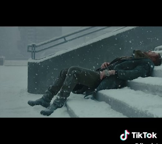 Ryan Gosling Lying in the Snow | Blade Runner 2049 Memes
