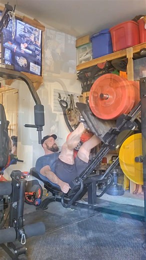 Getting those Reps in! Pyramid/ Drop-Set! #legday #pump #dadbod