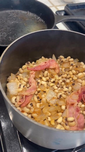 The ONLY time I include bacon Blackeyed Peas New Year tradition | The Bikini Chef
