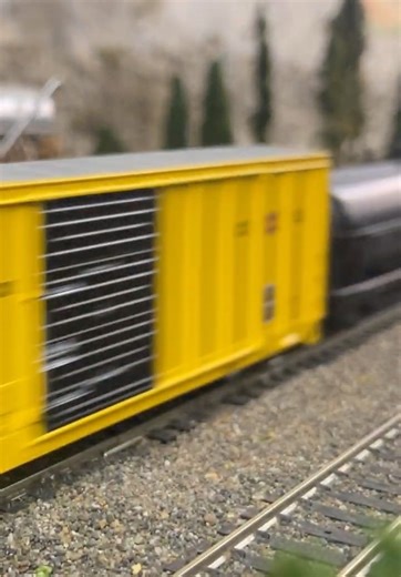 Two SP GE AC6000CWs on a Freight Train!