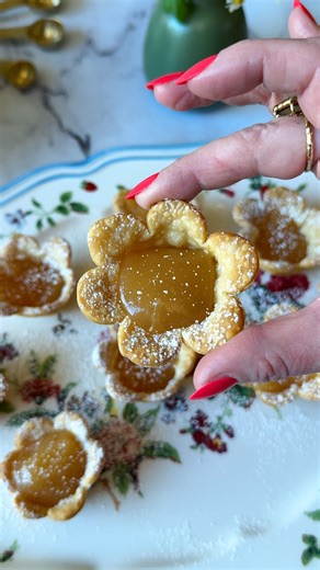 Lemon Flower Tart! 🍋 🌼 Easy three ingredient joyful spring treat! #lemon #easyrecipe #baking #tart #springvibes | Jeff & Lauren
