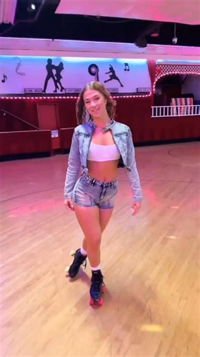 Swalla on Skate... Just skate, just dance 🪩🩰 🛼 #skate #rollergirl #sabrina