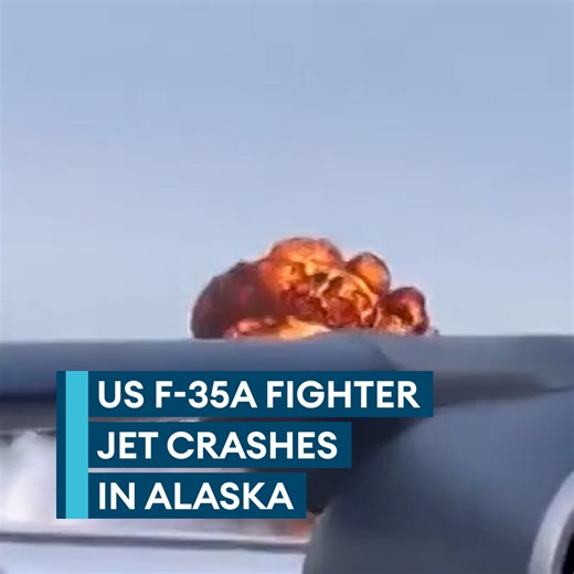 Pilot safe after US F-35 jet suffered 'significant damage' The fighter jet crashed Tuesday during a training exercise at a base in Alaska. "An in-flight malfunction...resulted in the crash," Colonel Paul Townsend, Commander of the 354th Fighter Wing said. More here👇 | Forces News