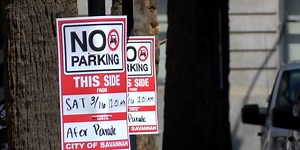 No parking signs missing from parade route, vehicles towed ahead of parade