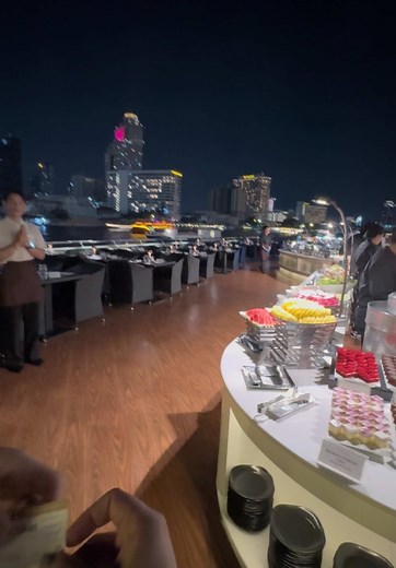 Chao Phraya River Dinner Cruise Experience in Bangkok