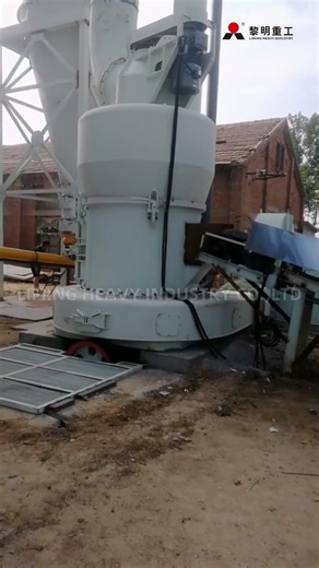 Grinding mill for processing limestone