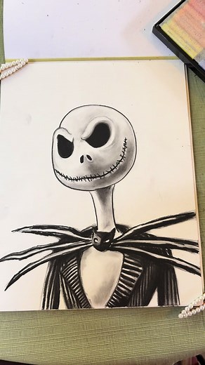 Dibujo de Jack Skellington con lápiz de carbón