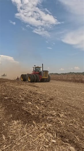 RARE! Versatile 1150 tractor plowing #shorts | Oboitshepo Manake