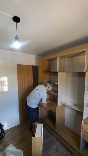 proceso rápido de armado de un ropero 2 puertas corredizas con espejo
