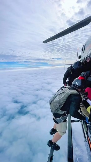 Let’s go!#skydiving#helicopter#brollyhop#stimulation#freefall#heartbeatmoment#fyp#foryou#foryoupage