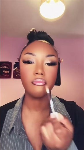 Lip gloss tutorial #lipgloss #makeuptutorial