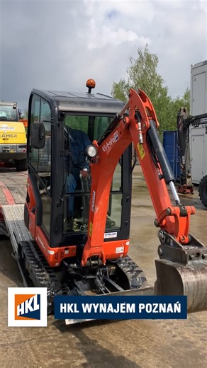 🎥 Gotowa do działania! Nasza Kubota KX016-4 właśnie rusza na kolejne zlecenie 💪 Ta kompaktowa minikoparka gąsienicowa to idealne rozwiązanie na mniejsze i średnie prace ziemne. Dzięki swoim wymiarom i wadze jest niesamowicie łatwa w transporcie – jak widać, błyskawicznie wjeżdża na lawetę i jest gotowa do drogi 🚛 ✅ Zwrotna ✅ Wydajna ✅ Niezawodna w każdych warunkach Szukasz sprzętu, który nie zawiedzie? Skontaktuj się z nami i sprawdź dostępność! https://www.hkl.pl/wynajem/maszyny-budowlane/40
