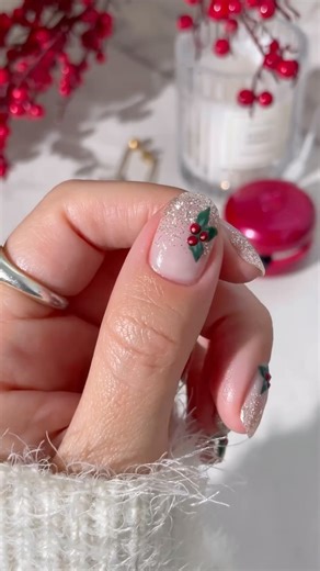 Julen kalder på december negle ❤️🩷🎄Se her hvordan med Le mini macaron 💅🏻 Gel lakkerne som tager ca. 30 minutter at lave og holder op til 12 dage! 🗓️ Vi har en masse inspiration klar til jer 💫 Du kan godt glæde dig 🙋🏼‍♀️❤️🩷 Dejlig December til dig 🎄 Kh Hele Team Molly&My🔥 @mollyogmy.dk 💫 #mollyogmydk #christmas2023 #jul2023 #jul #christmas | MollyogMy.dk