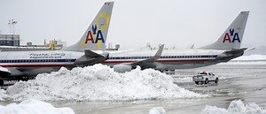 Waszyngton odkopuje się ze śniegu. Startują już samoloty