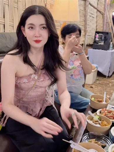 🤟🏻☺️ @bellacampen #bellacampen #เบลล่าราณี #bellaranee #ห้วยไร่อิหลีน่า #ห้วยไร่อิหลีน่า4 Cr: ployandbell ✨