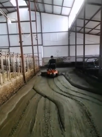 Electric Manure Spreader for Small Scale Farms