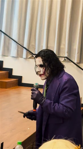 Julian Neves - O coringa brasileiro 🃏 on Instagram: "Participação do Agente do Caos no Pecege Geek 2025. OBRIGADO PELA OPORTUNIDADE EM MOSTRAR MWU TRABALHO @pecegegeekfestivaloficial 2026 teremos muita insanidade e entretenimento para vocês aguardem! #piracicaba #coringa #heathlegdger #saopaulo #ator"