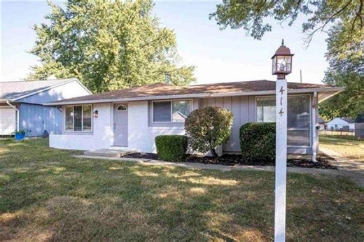 NEW LISTING: 414 Virginia Ave, Richmond, IN 47374 Move in ready one level home in the highly desired Centerville School District. Just minutes from Rose Hamilton Elementary, this 3 bedroom home offers an efficient layout, low utility costs, and flexible living space. The family room sits right off the kitchen, giving you a second zone for a playroom, office, TV room, or extra seating area. New carpet in the bedrooms. Central air. Off-street parking. Stove and dishwasher stay. Backyard includes a