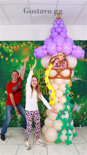 Gustavo gg on Instagram: "🌸🏰 TORRE de RAPUNZEL con GLOBOS 🎈 ¡Una decoración de cuento de hadas! ✨👑"