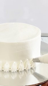 Simple and easy birthday cake 🎂 design #fbreel #reelsfbシ #viralreel #cake #chocolatecake #birthdaycake #cakedecorating #viralvideoシ #Amazing | Dessert Studio