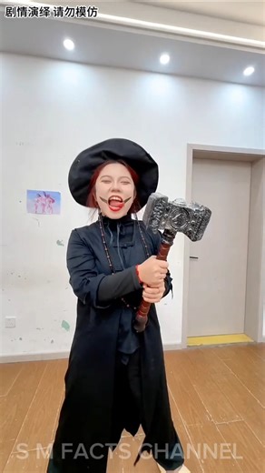 अरे ये क्या मेरी पॉटी से तो हथौड़ा निकला 😍🤩