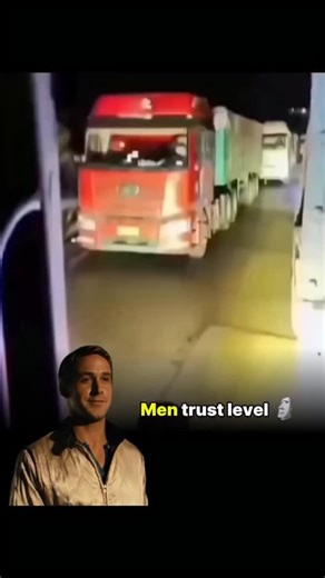 Epic Zerofilter on Instagram: "在日本，研究人员正利用智能人行道将日常活动转化为清洁能源⚡。这些道路内嵌特殊的压电材料，可以从行人的脚步中收集动能。当人们行走、奔跑或跳跃时，路面会轻微变形，从而产生机械压力。压电晶体将这种压力转化为电能🔋。 这些能量可用于照亮路灯、为公共显示屏供电，甚至监测行人流量。这种技术不仅减少了能源浪费，还展示了未来城市的无限可能🌍。 在东京、京都等城市的试验区，人们的每一步都在为绿色地球贡献力量💚。科技让生活更环保，也让每一个脚步更有意义✨ #日本 #科技 #创新 #可持续 #绿色能源 #未来城市 #环保 #知识 #事实 #推荐 #你知道吗 #技术 #实验 #热门"