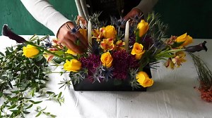 Halloween decorations with Fresh Flowers  Shop Online ✨ www.globalrose.com • #Halloween #HalloweenFlowers #halloweenarrangement #halloweendecor #GlobalRose | Global Rose | Facebook