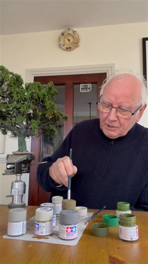 So I start to add the paint and detail. Sorry I did post a later video but we’re now back on track Please share this post thank you | Railnuts