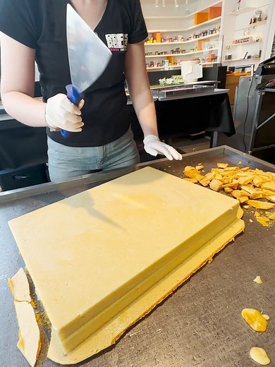 How We Make HoneyComb Candy... Simple! | Rocks & Rolls Candy