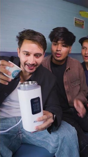Electric kettle से बना दी Maggi और Chai 🤯 #shorts