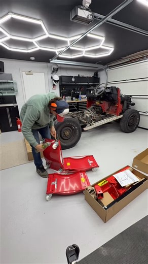 It’s going to be a big week! The new Chassis and Bulkhead for my Defender is getting dropped off any day now! 🔧 Getting the garage prepped starting with these dollys and an engine crane 🏗️ from @machinemartuk | The Doctor's Garage