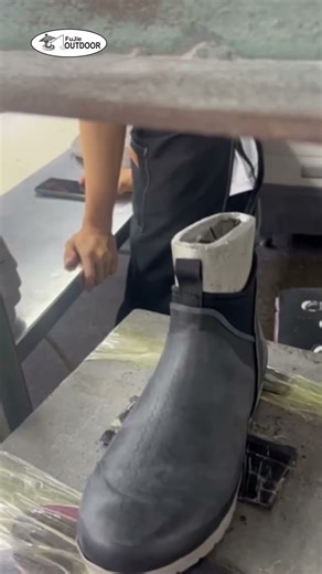 The boots you wear are all made by us #rainboots#rubberboots