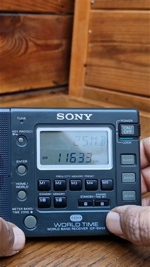 Vintage Radio Antenna Tuning: No Keypad Entry Magic! #shorts