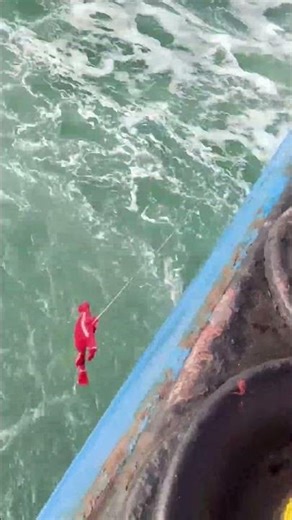 Cleaning process of work clothes with seawater friction