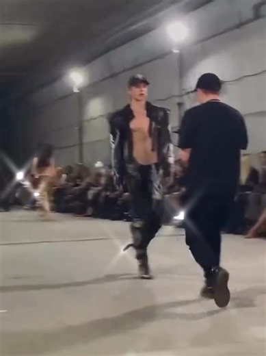 Quieres ser Modelo. Nosotros trabajamos así. No lo pienses y inscribete y reserva tu plaza para Septiembre. Solo 11 serán los elegidos. infórmate. @METROPOLITAN MODELS & ACTORS #escuelademodelos #moda #modelos #agenciademodelos #metropolitanmodelsmadrimadrid #topmodel #lgtb🏳️‍🌈 #sermodelo #moda #España #Madrid