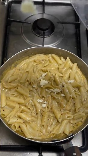 Creamy cheeze pasta 🍝#food #ytshorts #saudiaarbia #shortsfeed #cooking