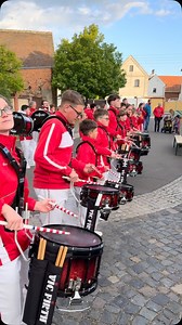 Voller Körpereinsatz heute in Zitzschen zum Dorf- & Kinderfest 💪🏻🥁 #groitzscherspielleute #groitzsch #spielmannszug #marchingband #spielleute #wamsb #bdmv #ehrenamt #klausundklaus #dorffest #zwenkau #pegau | Groitzscher Spielleute e.V.