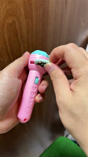 I bought this projector flashlight that shines images onto the wall for $1 🔦✨