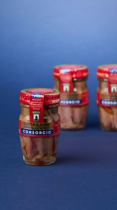 44K views · 50 reactions | Sapore su blu Filetti di acciughe piccante Consorcio: solo acciughe pescate nel Cantabrico, olio di oliva, sale e peperoncini Gusto spicy sulla tavola d'estate #consorcio #consorcioitalia #acciughe #acciughedelcantabrico #acciughepiccanti #spicyacciughe | Consorcio | Facebook