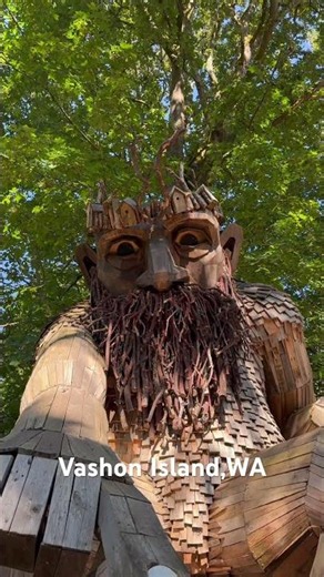VASHON ISLAND WA - Oscar the Bird King