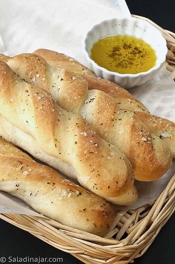 Bread Machine Garlic Breadsticks: Baked to Golden Perfection